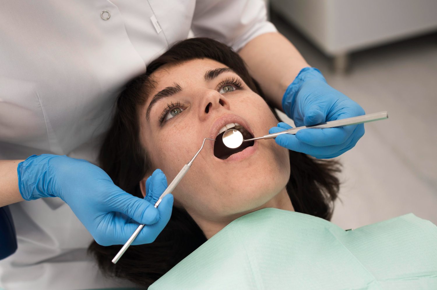 Young female patient having dental procedure at the orthodontist<br />
